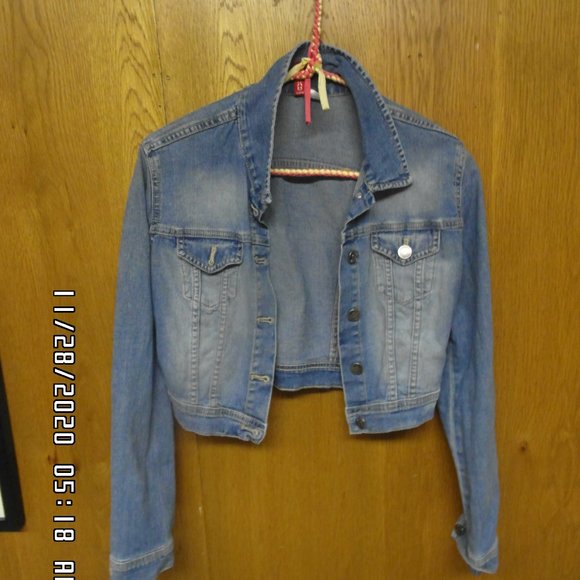 Cropped Jean Jacket - Picture 2 of 4